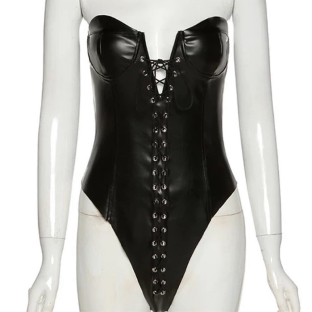 Pamela Anderson Cosplay Black Lace-Up Faux Leather Corset Bodysuit M